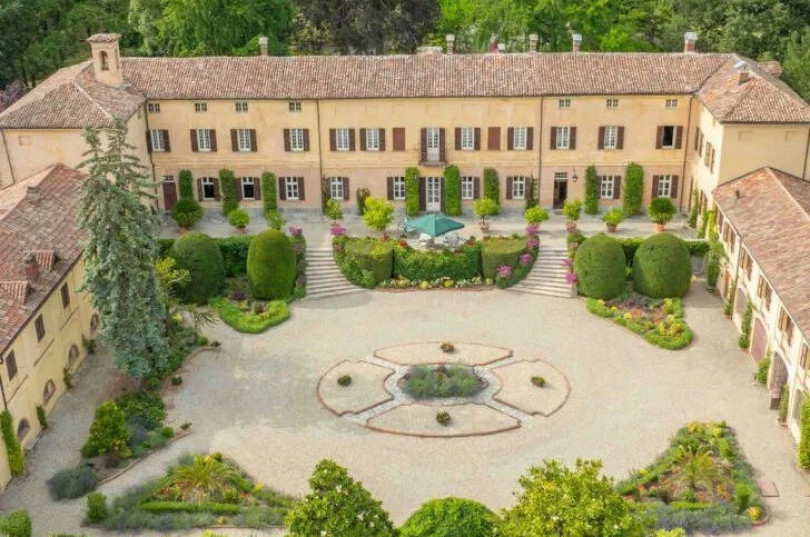 La villa che ospitò Napoleone e Luttwak in vendita